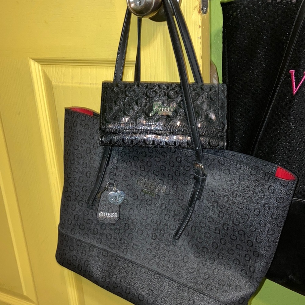 🆕Guess bag w/bonus Guess wallet if bundled cash purchase only